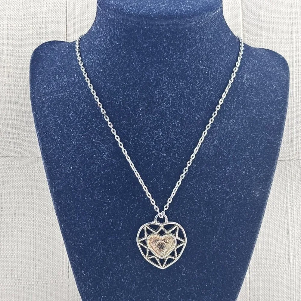 Vintage Necklace Silver Tone Chain Fashion Jewelry Heart Shape Pendant Necklace - Picture 10 of 10